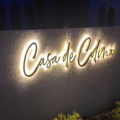 Fuente de alimentación de enchufe 2024 Tamaño personalizado LED letras de retroiluminación metálica para exteriores e interiores