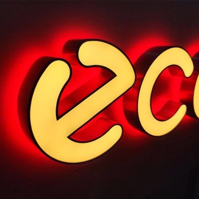 Presa exterior LED acrílica de doble cara con logotipo iluminado multicolor