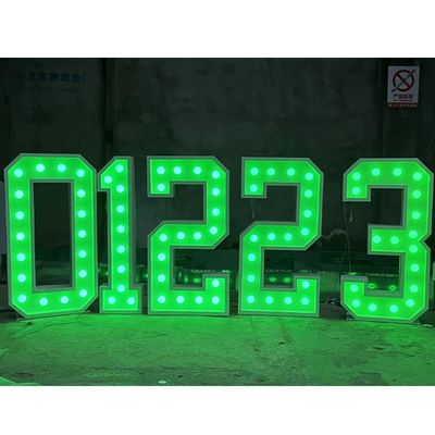 La decoración ilumina las letras de la carpa en color personalizado para la fiesta de cumpleaños