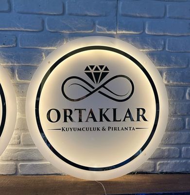 Caja de luz de publicidad acrílica LED de voltaje de entrada de 12 V para señalización y promoción al aire libre