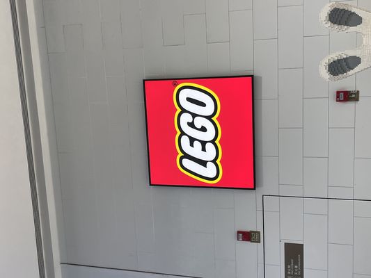 Caja de luz de publicidad acrílica LED de voltaje de entrada de 12 V para señalización y promoción al aire libre