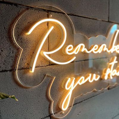 Lámpara de neón de pared colgante de color verde de té con luz de cumpleaños USB / batería de funcionamiento de la pared de arte de la luz de noche de neón