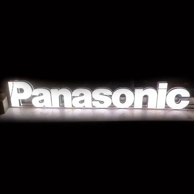 Signo luminoso 3D personalizado al aire libre con letras acrílicas iluminadas y arte LED a 25 ° C