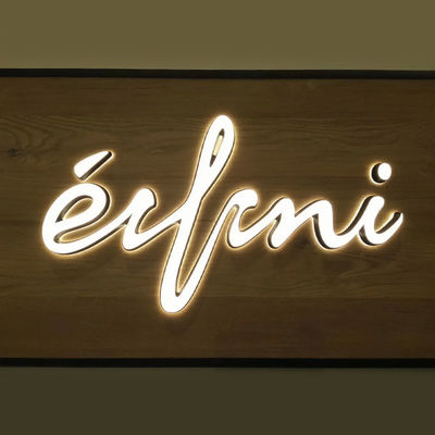 Signo luminoso 3D personalizado al aire libre con letras acrílicas iluminadas y arte LED a 25 ° C
