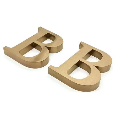 Signos de letras metálicas de alfabeto 3D no iluminados de gran tamaño con vida útil de 30 C