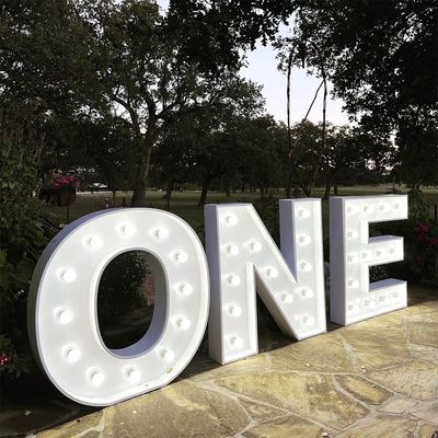 12V Voltado de entrada Grandes letras 3D iluminadas Marry Me LED Marquee Signo para la boda