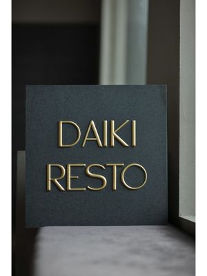 Signos de logotipo de metal para exteriores Placas impresas redondas duraderas para galerías de arte Placa de grabado