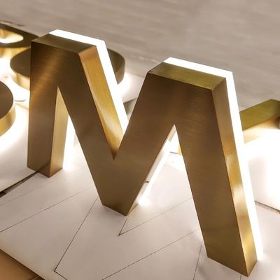 Letras pequeñas Logotipo 3D Acrílico señalización comercial para oficinas y tiendas 12V Voltagem de entrada