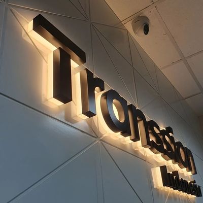 Señales de direcciones de calles al aire libre personalizadas con acrílico y acero inoxidable grabado en cobre