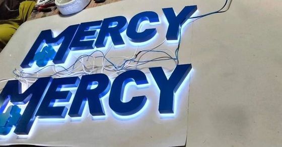 Señalización LED 3D versátil para edificios comerciales personalizados y publicidad interior / exterior