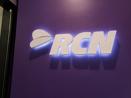 28C Temperatura de las letras de acero inoxidable Logotipo de la señal para la decoración de edificios comerciales