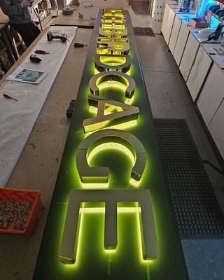 Señales LED de metal inoxidable para restaurantes, oficinas y edificios comerciales personalizados al aire libre