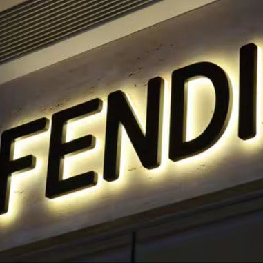 28C Letras de acrílico de acero inoxidable LED personalizadas Signos publicitarios exteriores e interiores