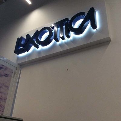 Señales con logotipo retroiluminado letras LED con luz blanca suave y cálida