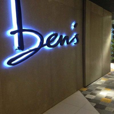 Señales con logotipo retroiluminado letras LED con luz blanca suave y cálida