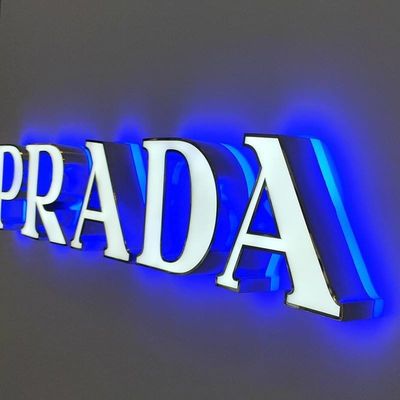 Presa exterior LED acrílica de doble cara con logotipo iluminado multicolor