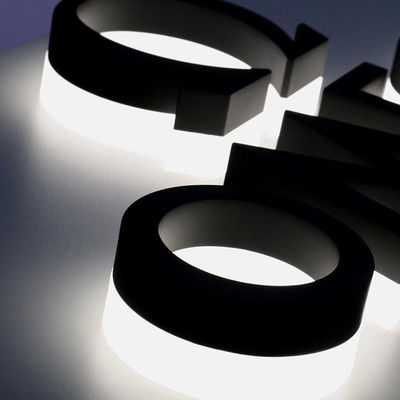 Presa exterior LED acrílica de doble cara con logotipo iluminado multicolor